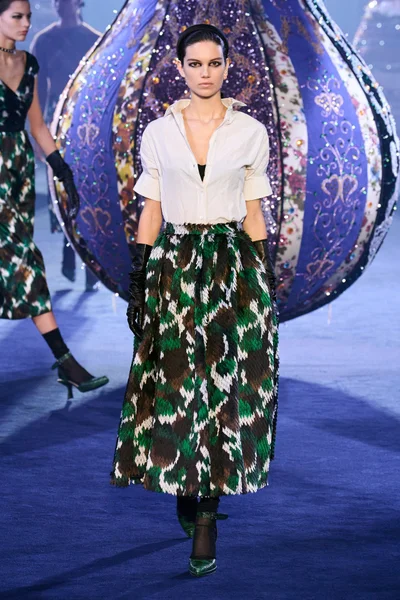Look 60